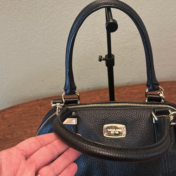 Michael Michael Kors Camden Large Black Pebbled Leather Satchel with Strap - Picture 10 of 16